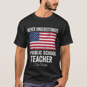 Camiseta Nunca subestime um professor de escola pública Mot