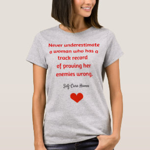 Camiseta Nunca subestime um t-shirt da mulher