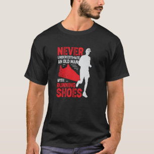Camiseta Nunca Subestime Um Velho Com Calçados Correntes