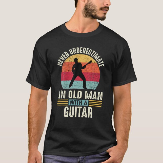 Camiseta Nunca Subestime Um Velho Com Guitarra (Frente)
