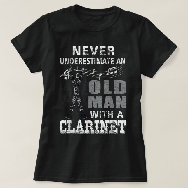 Camiseta Nunca Subestime Um Velho Com Um Clarinet Pla (Frente do Design)