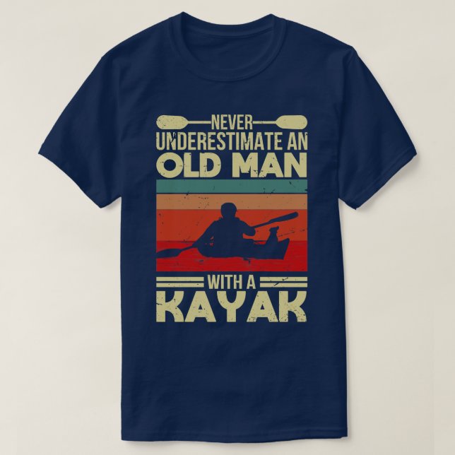 Camiseta Nunca Subestime Um Velho Com Um Kayak (Frente do Design)