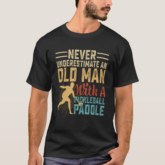 Camiseta Nunca Subestime Um Velho Com Um Pickleball P (Frente)