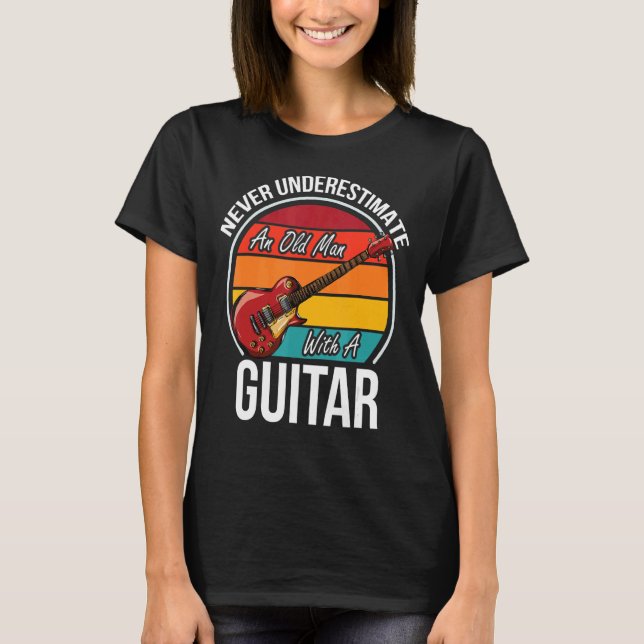 Camiseta Nunca Subestime Um Velho Com Um Retrovisor De Viol (Frente)