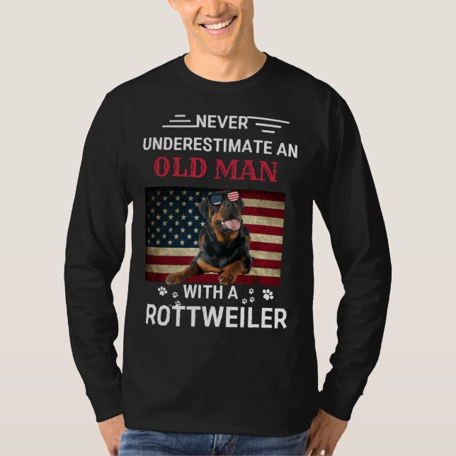 Camiseta Nunca Subestime Um Velho Com Um Rottweiler (Frente)