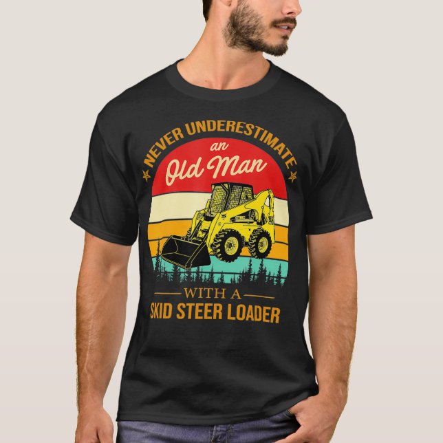 Camiseta Nunca subestime um velho com um Skid Steer (Frente)