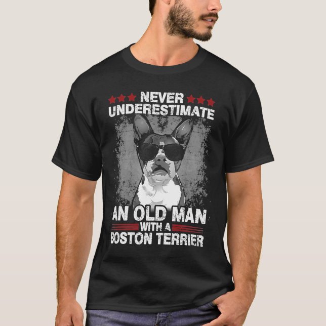 Camiseta Nunca Subestime Um Velho Com Um Terri De Boston (Frente)