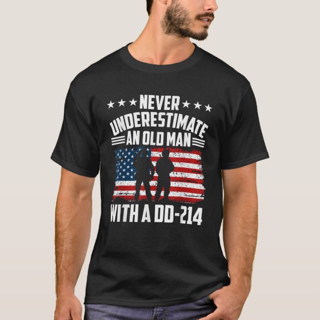 Camiseta Nunca Subestime Um Velho Com Um Vetera Dd214 (Frente)
