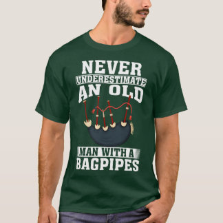 Camiseta Nunca subestime um Velho com Uma Bagcagem