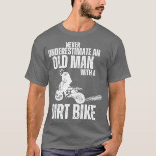 Camiseta Nunca subestime um velho com uma moto de saia