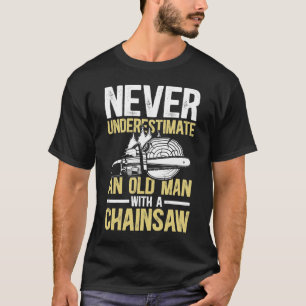 Camiseta Nunca subestime um velho com uma motosserra