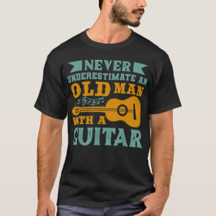 Camiseta Nunca subestime um velho com violão