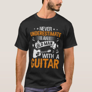 Camiseta Nunca subestime um velho com violão