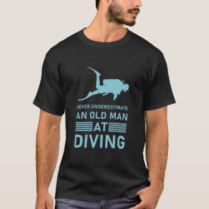Camiseta Nunca subestime um Velho em Mergulho