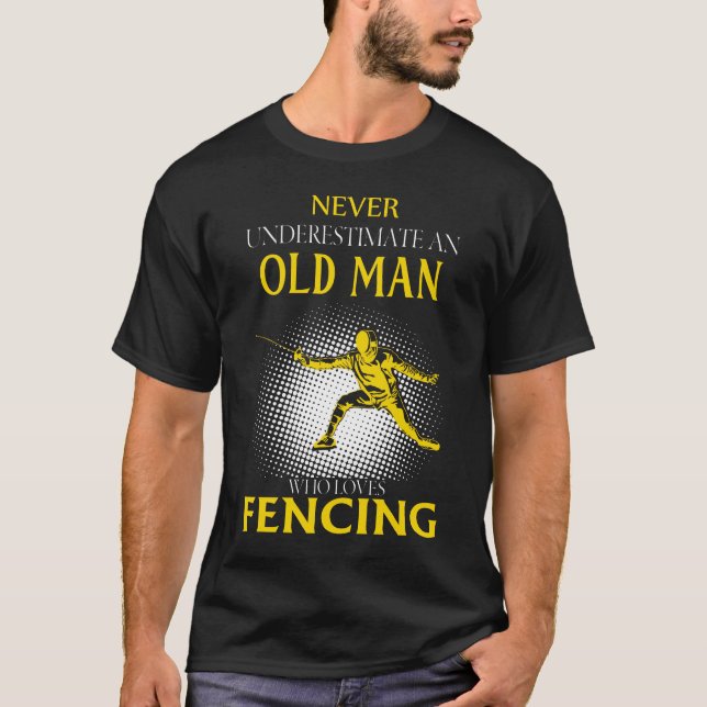 Camiseta Nunca Subestime um Velho Que Ama FENCING (Frente)