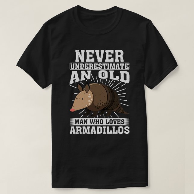 Camiseta Nunca Subestime Um Velho Que Ame Armadillo (Frente do Design)