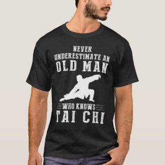 Camiseta Nunca subestime um velho que conheça tai chi