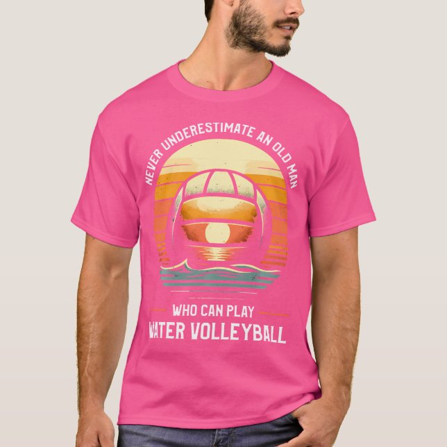 Camiseta Nunca Subestime Um Velho Que Possa Jogar Água (Frente)