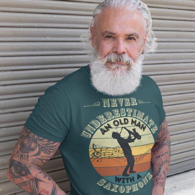 Camiseta Nunca subestime um Velho - Saxofone (Criador carregado)