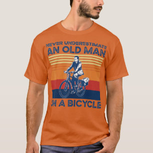 Camiseta Nunca Subestime Uma Cara Antiga Em Um Ciclo De Bic
