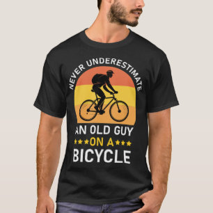 Camiseta Nunca Subestime Uma Cara Antiga Em Um Fashi De Nom
