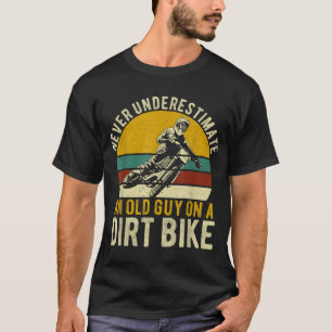 Camiseta Nunca subestime uma Cara antiga em uma moto de sai