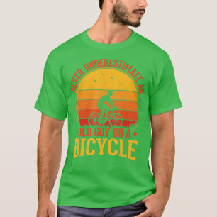 Camiseta Nunca subestime uma cara antiga num ciclone de bic