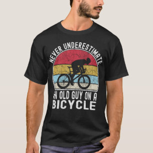 Camiseta Nunca Subestime Uma Cara Velha Em Uma Bicicleta En