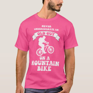 Camiseta Nunca Subestime Uma Cara Velha Numa Bicicleta De M
