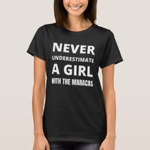 Camiseta Nunca subestime uma garota com as maracas