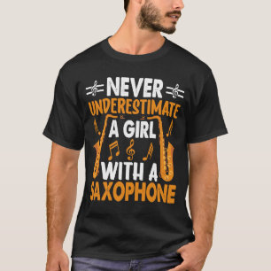 Camiseta Nunca subestime uma garota com um saxofone saxofon