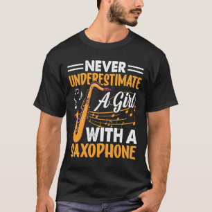 Camiseta Nunca subestime uma garota com um saxofone saxofon