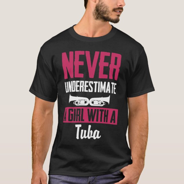 Camiseta Nunca Subestime Uma Garota Com Um Tuba (Frente)