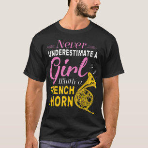 Camiseta Nunca Subestime Uma Garota Com Uma Mulher Francesa
