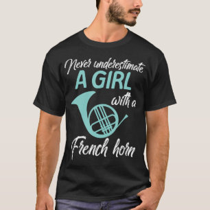 Camiseta Nunca Subestime Uma Garota Com Uma Mulher Francesa