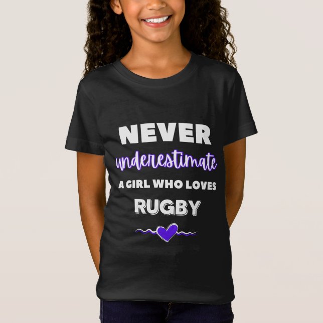 Camiseta Nunca subestime uma garota que adora rugby (Frente)