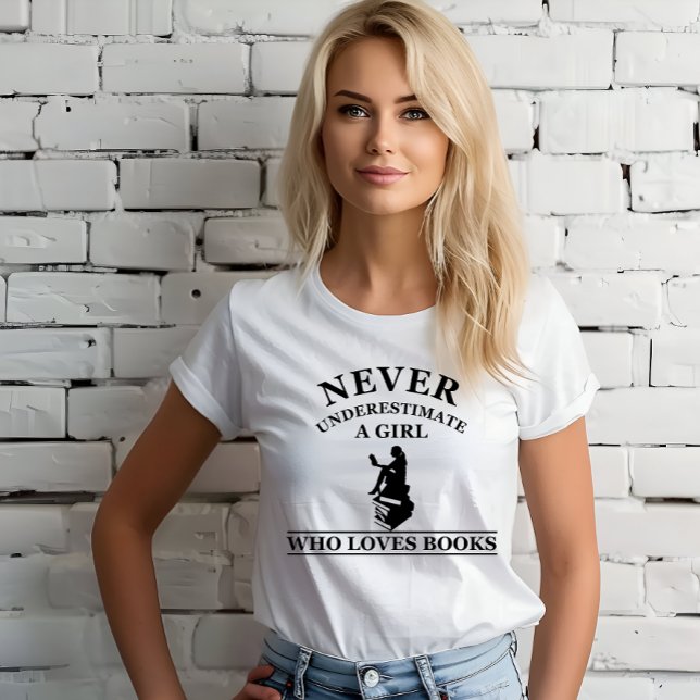 Camiseta nunca subestime uma garota que ama livros (Criador carregado)