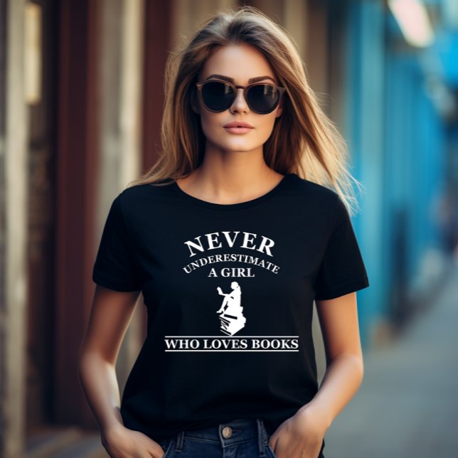 Camiseta nunca subestime uma garota que ama livros (Criador carregado)