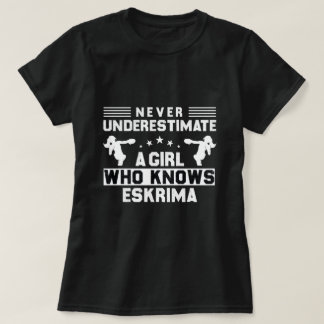 Camiseta Nunca subestime uma garota que conheça o eskrima