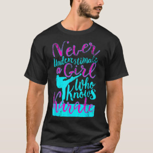 Camiseta Nunca Subestime Uma Garota Que Conhece A Citação D