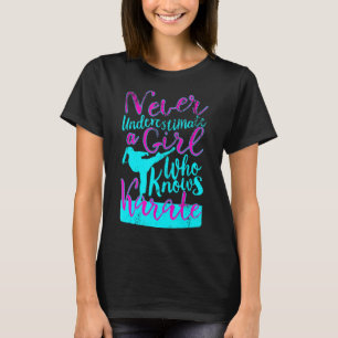 Camiseta Nunca subestime uma garota que conhece a citação d