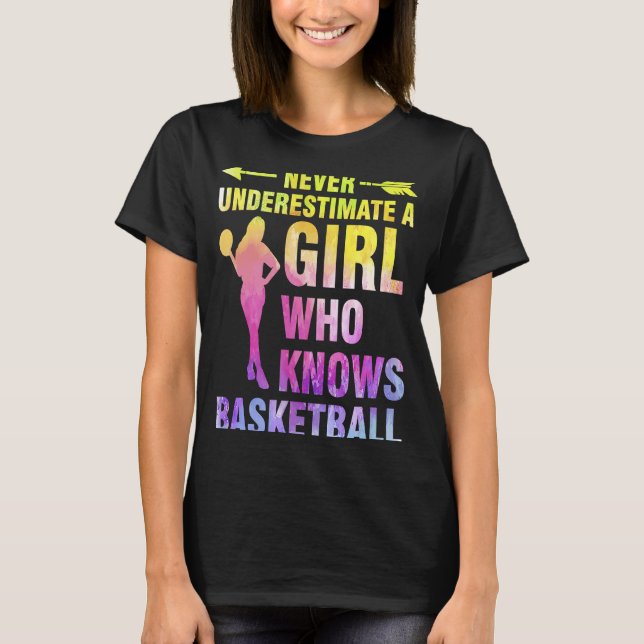 Camiseta nunca subestime uma garota que conhece basquetebol (Frente)