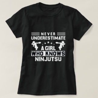 Camiseta Nunca subestime uma garota que conhece Ninjutsu