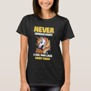 Camiseta Nunca Subestime Uma Garota Que Gosta de Candy Corn