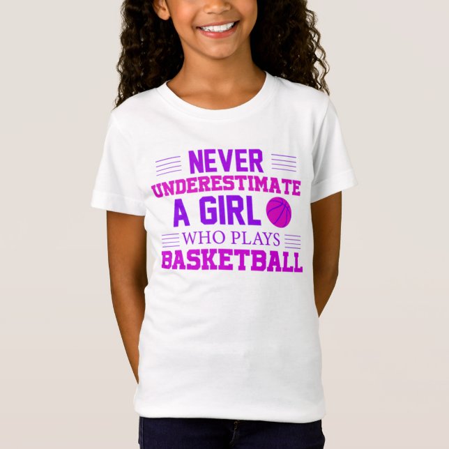 Camiseta Nunca Subestime Uma Garota Que Joga Basquete (Frente)