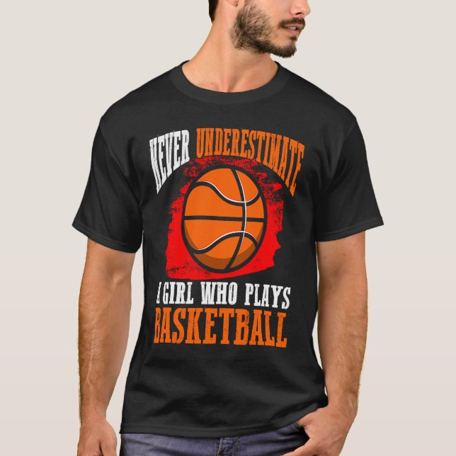 Camiseta Nunca Subestime Uma Garota Que Joga Gi De Basquete (Frente)
