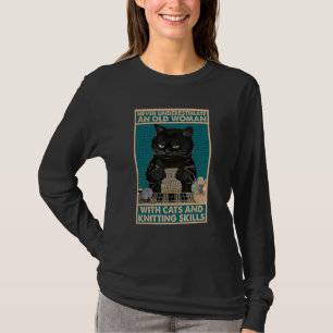 Camiseta Nunca Subestime Uma Idosa Com Gatos