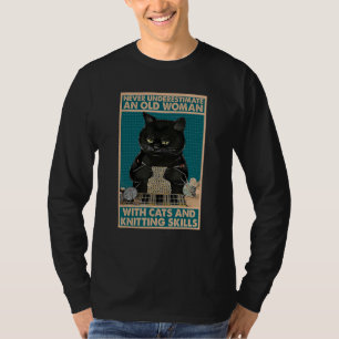 Camiseta Nunca Subestime Uma Idosa Com Gatos