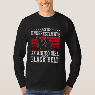 Camiseta Nunca Subestime Uma Lutadora de Aikido Samurai Fem