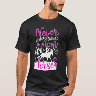 Camiseta Nunca Subestime uma Mãe que Monta Cavalos Para Men